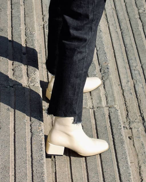 کفش استاندارد نیم بوت پاشنه دار سفید چرم زنانه | چرم آرا