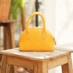 کیف دوشی و دستی زنانه رنگ زرد با زنجیر فلزی | چرم آرا