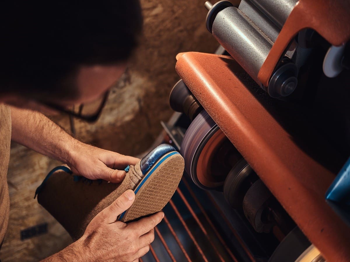 مراحل تولید کفش چرمی مردانه و زنانه | چرم آرا